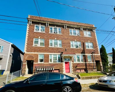 2 Bedroom 1BA 704 ft Apartment For Rent in Bridgeport, CT