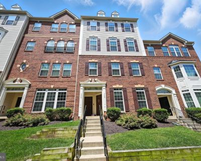 3 Bedroom 2BA 1494 ft Condo For Sale in Gainesville, VA