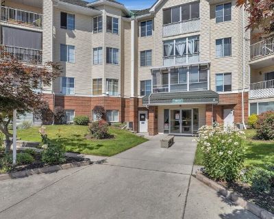 January.1st: TopFloor, 2bed, 2bath