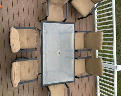 6 seated Patio table with cushion chair