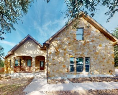 3 Bedroom 2.5BA House Vacation Rental in Captivating Cottage, New Braunfels, TX