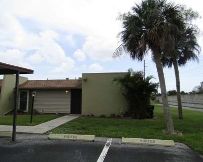 2 Bedroom 2BA 1280 ft Townhouse For Rent in Venice, FL