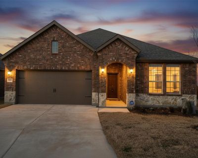 4 Bedroom 2BA 1850 ft Single Family House For Rent in Aubrey, TX