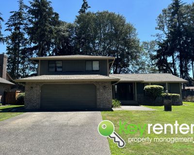 5 Bedroom 2.5BA 2,636 ft Pet-Friendly House For Rent in University Place, WA