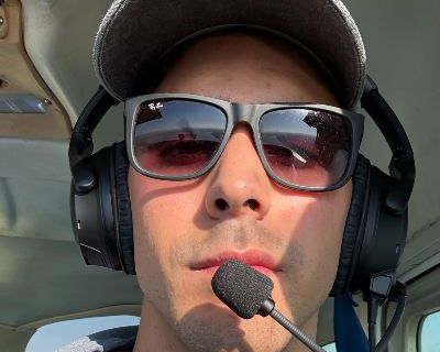 $900 /month. Age: 23 * Smoker?: No * Any pets?: No * Occupation: Student * Gender: Male. Smoking room acceptable. Pets are fine. No preference specified. Looking in: Vancouver. 23 year old male from Vancouver. Currently working in a restaurant full time and am enrolled in flight school. I am clean, respectful, responsible, low maintenance, and a non-smoker.