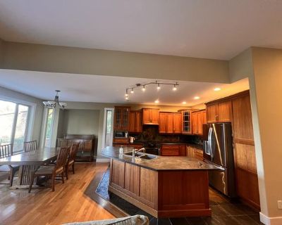 3135 Swallow Crescent, Nanoose Bay, BC 5 beds & 3 baths Available December 1st, 2025 $3300.00/month + utilities Stunning Views in Nanoose Bay! 4 Bed 3 bath home with garage in tranquil Nanoose Bay, yet just a 15-minute drive to either Parksville or Nanaimo. This home is set in the trees and very private. Spend an evening enjoying the amazing views sitting on your deck or from the comfort of the...