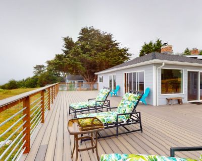 5 Bedroom 3BA Pet-Friendly House Vacation Rental in Saddle Point Estate, Elk, CA