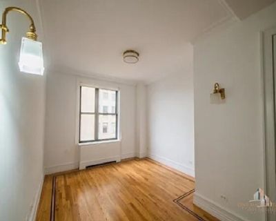 315 Central Park W Apt 4S. MOVE IN JULY 15Luxurious renovation on this 5 bedroom 4.5 baths duplex apartment. Completely got renovated with high end condo finishes in a rental building on Central Park West.The apartment is facing South and East.The first level has a huge living room and formal dining room facing south, a big eat in kitchen with top of the line appliances , a huge bedroom with an...