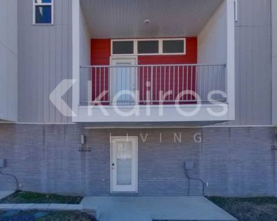 1636 South Razorback Road. image_url. W/D hookup Patio / balcony Granite counters Hardwood floors Pet friendly Garage Unit Amenities air conditioning granite counters hardwood floors patio / balcony w/d hookup stainless steel Property Amenities cats allowed dogs allowed pet friendly parking garage internet access key fob access. Pets allowed. 2 Bedroom. 2.5 Bathroom. 1431 ft