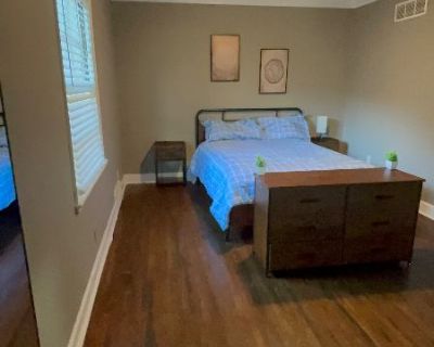 Furnished Room for Rent - Furnished Room for Rent Near University & Midtown
