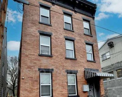 3 Bedroom 1BA 0 ft Pet-Friendly Apartment For Rent in Troy, NY