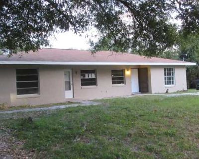2 Bedroom 1.5BA 837 ft Pet-Friendly Apartment For Rent in Orange City, FL