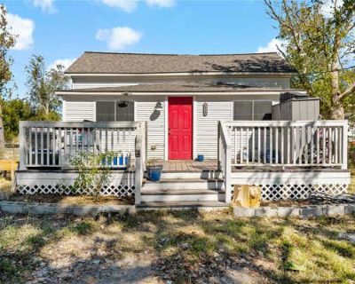 1 Bedroom 1BA 1028 ft Single Family Home For Sale in NEEDVILLE, TX