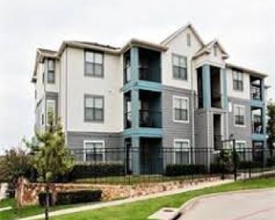 1Bed 1Bath room for rent, Gateway at Denton, female-only unit