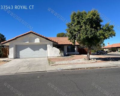 4 Bedroom 2BA 1650 ft Single-family home For Rent in PALMDALE, CA