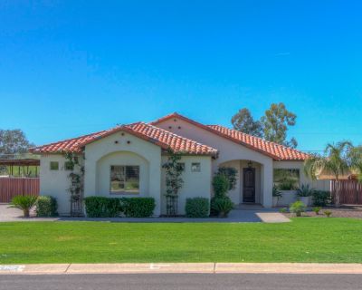 4 Bedroom 3BA 2102 ft Apartment For Rent in Phoenix, AZ