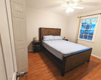 Furnished Room for Rent - Spacious Room In Quiet Townhouse_All Utilities &