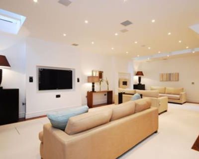 NEWLY FURNISHED ONE BEDROOM APARTMENT