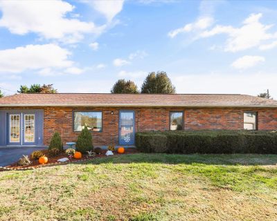 3 Bedroom 2BA 1566 ft Single Family House For Sale in Sevierville, TN