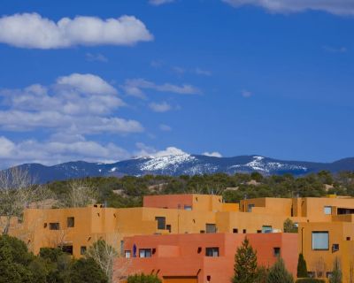 3 Bedroom 3BA 1971 ft Furnished Apartment For Rent in Santa Fe, NM