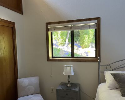 I am an elderly, single, semi-retired woman living in own home and desire to rent a lovely bedroom at 30-90 days stay.. 1 Bedroom. 1 Bathroom