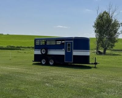 2006 S & S, 3 Horse Slant Bumper Hitch Horse Trailer, all steel, heavy duty traile