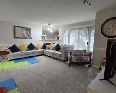 2 Bedroom 1195 ft Furnished House For Rent in Maple Ridge, BC