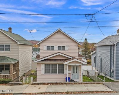 2 Bedroom 2BA 1425 ft Single Family House For Sale in Peckville, PA