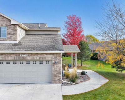 3 Bedroom 2BA 1481 ft Condo For Sale in Appleton, WI