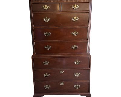 1980s Vintage Traditional Baker Furniture Company Mahogany 8-Drawer Highboy Chest