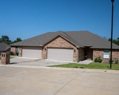 3 Bedroom 2BA 1500 ft Pet-Friendly Apartment For Rent in Tyler, TX