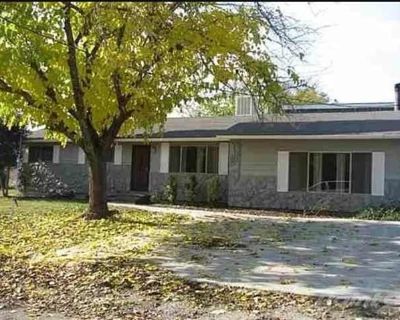 5 Bedroom 2BA 2500 ft Apartment For Rent in Loma Rica, CA