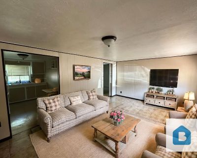 1 Bedroom 1BA 550 ft Pet-Friendly Apartment For Rent in Manitou Springs, CO