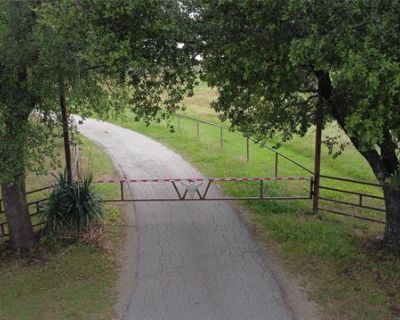 3 Bedroom 3BA Home For Rent in Gainesville, Texas