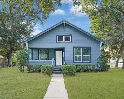 2 Bedroom 1BA 1050 ft Single Family Home For Sale in SUGAR LAND, TX