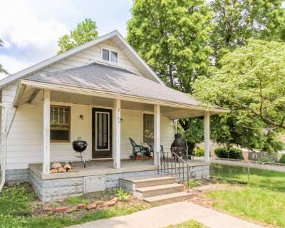 3 Bedroom 1BA 936 ft Apartment For Rent in Muncie, IN