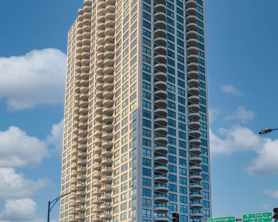 1 Bedroom 1BA 829 ft Condo For Sale in Chicago, IL