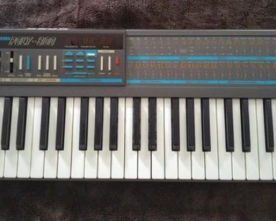 Korg Poly800 Synthesizer - vintage