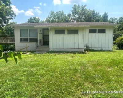 3 Bedroom 1.5BA 1598 ft Pet-Friendly Apartment For Rent in Kansas City, MO