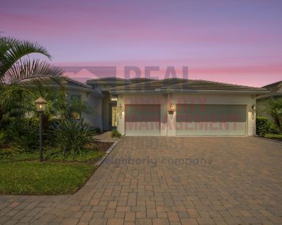 3 Bedroom 3BA 2730 ft Furnished Pet-Friendly Single-family home For Rent in Sarasota, FL