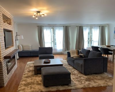 Lease term: Month to Month. Furnished Rental. Luxury 2 Bedroom | 2 Bath Furnished Condo for Sublet in Montreals Golden Mile Available: November 1, 2025 May 15, 2026 Experience the best of city living in this fully furnished, upscale 2-bedroom, 2-bathroom condo, ideally located in the heart of Montreals prestigious Golden Mileone of the citys safest and most vibrant neighborhoods. Features Inclu...