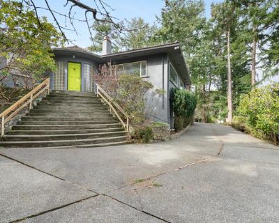 Oak Bay Estate!