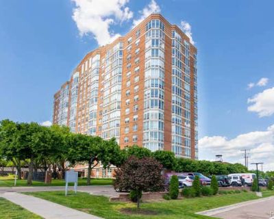 2 Bedroom 2BA 1215 ft Condominium For Sale in DETROIT, MI