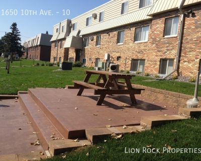 1 Bedroom 1BA 650 ft Apartment For Rent in Newport, MN