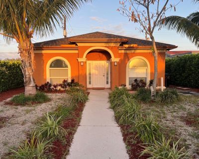 1 Bedroom 1476 ft Studio For Sale in Lake Worth Beach, FL