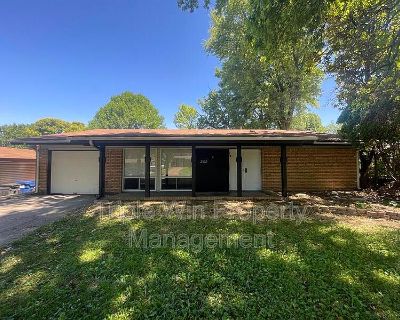 3 Bedroom 2BA 1480 ft Pet-Friendly Single Family Home For Rent in Florissant, MO