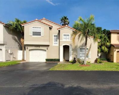 3 Bedroom 2.5BA 1423 ft Apartment For Rent in Sunrise, FL