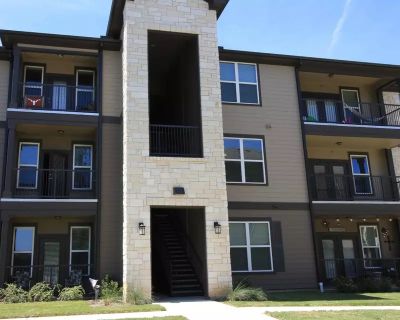 1 Bedroom 1BA 725 ft Pet-Friendly Apartment For Rent in Azle, TX