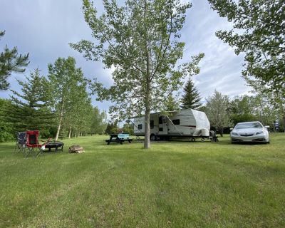 2 beds 1 bath recreational vehicle vacation rental in Delacour, AB