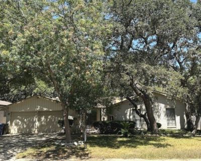 This spacious 3-bedroom, 2-bathroom home features an open floor plan with soaring ceilings and a fireplace in the living room. The living and dining areas have new carpet. Enjoy a beautifully landscaped patio surrounded by mature oak trees. The kitchen includes a built-in oven, cooktop, and microwave. Please verify the school information. Tenants will access to the community pool, park and tenn...